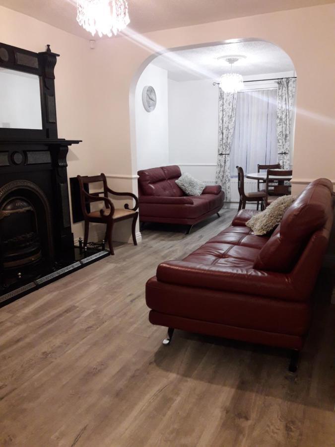 Cosy @ Coleraine Beside Train+Bus Station Apartamento Exterior foto