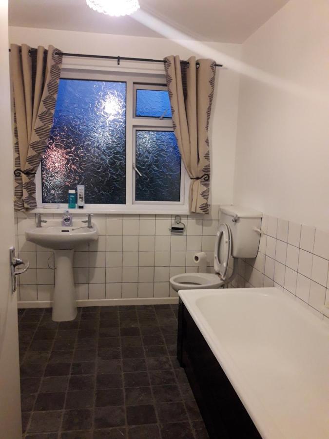 Cosy @ Coleraine Beside Train+Bus Station Apartamento Exterior foto