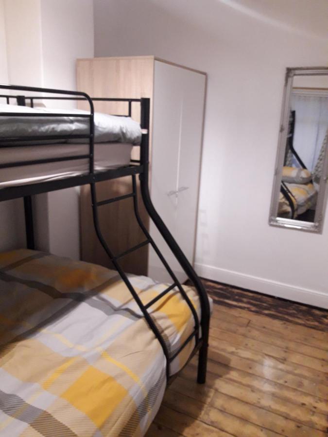 Cosy @ Coleraine Beside Train+Bus Station Apartamento Exterior foto